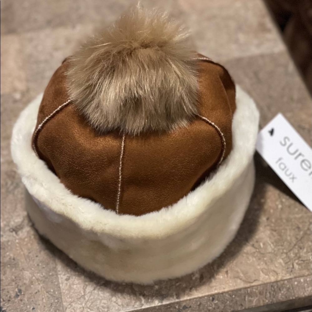 NWT- Surell Faux fur shearling hat Neiman’s